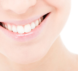 whiten teeth with tooth bleaching in Derry NH
